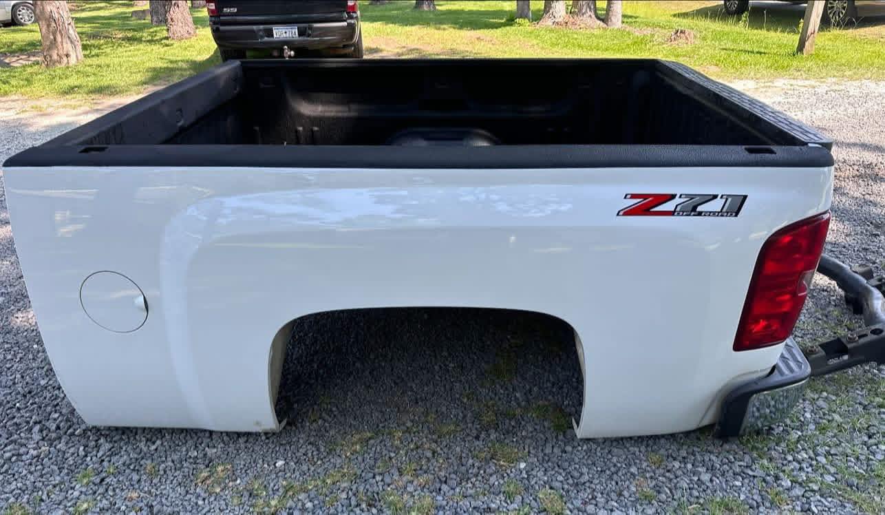 571170448_122110327239005435_581071918029447941_n 2008 Chevy Silverado bed for sale near me